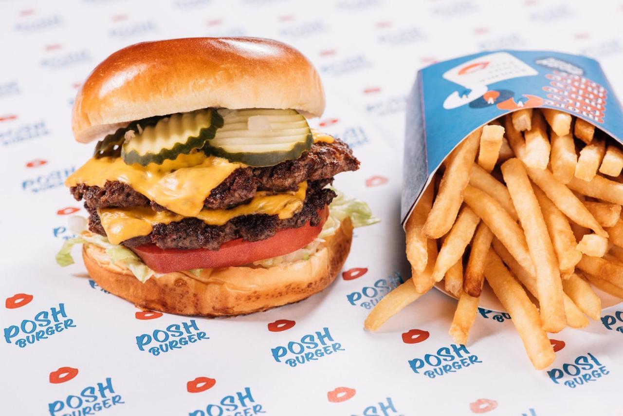 แอเรียรีสอร์ทแอนด์คาซิโน ลาสเวกัส ภายนอก รูปภาพ A Posh Burger and French fries