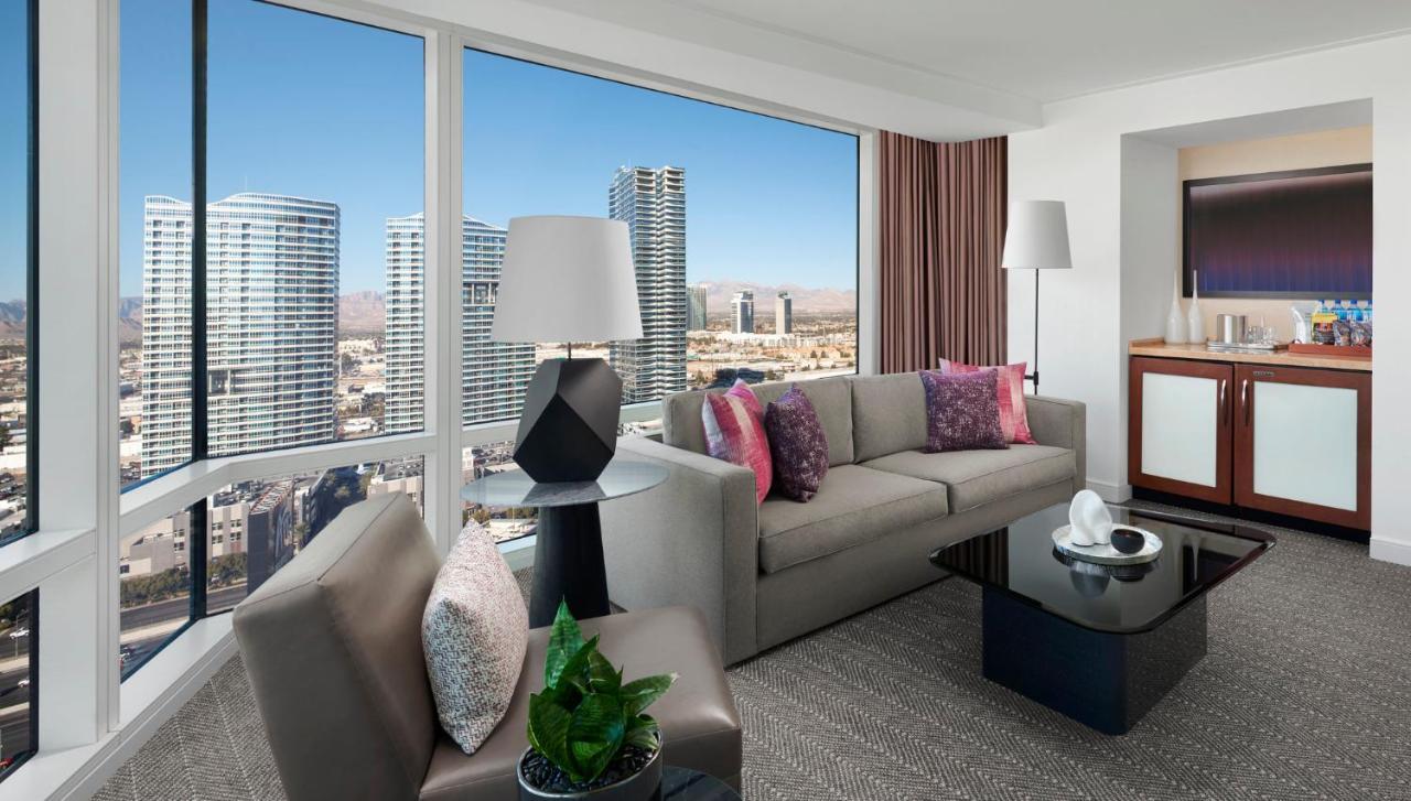 แอเรียรีสอร์ทแอนด์คาซิโน ลาสเวกัส ภายนอก รูปภาพ A living room in a suite at Encore